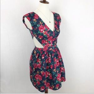 80’s vintage cut out style dress w/shoulder pads
